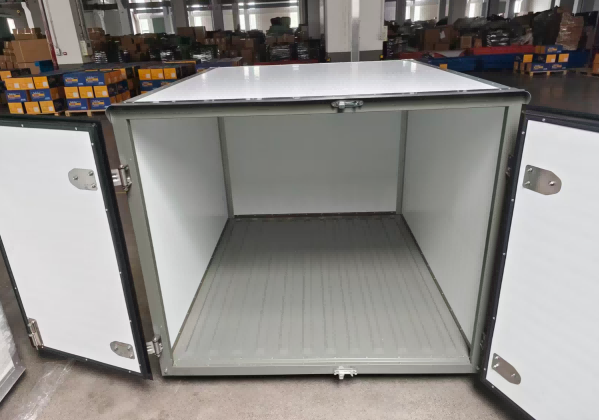 Trinn-for-trinn-guide: Hvordan sette sammen en Wholechaintech Universal Cargo Box