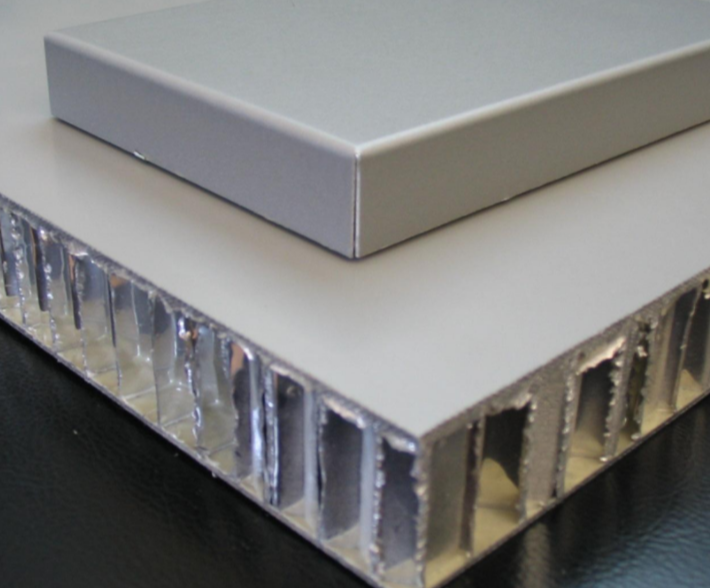WholeChainTech Truck Body: Honeycomb vs. PET kjernemateriale